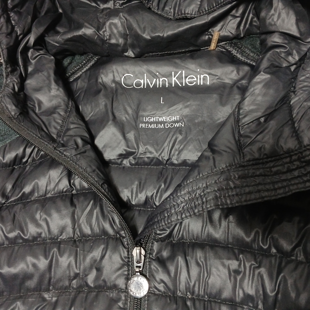 Calvin Klein Ladies Lightweight Packable Downfilled Performance Jacket. Size L - Picture 6 of 10